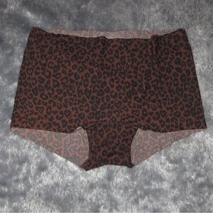 Victoria Secret  No-show boy short panties NWT.